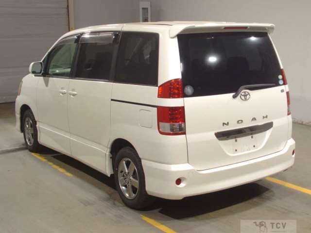 2005 Toyota Noah