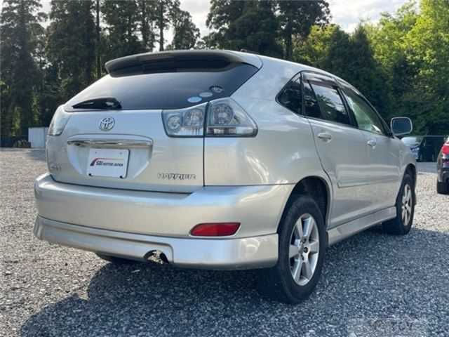 2004 Toyota Harrier