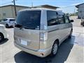 2004 Toyota Voxy
