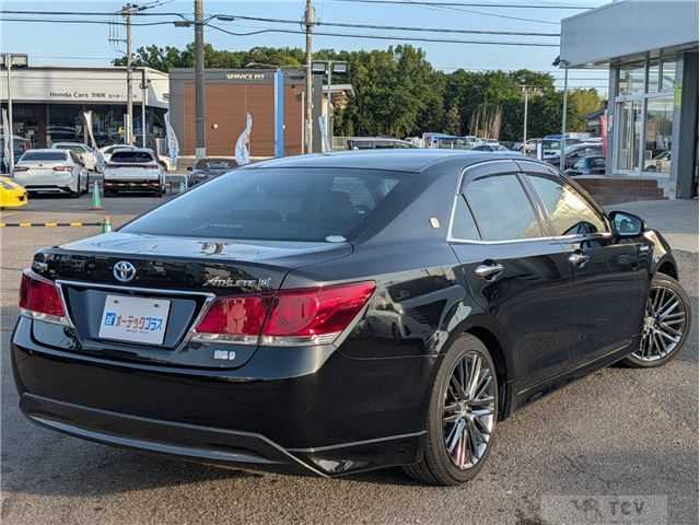 2013 Toyota Crown Royal Series