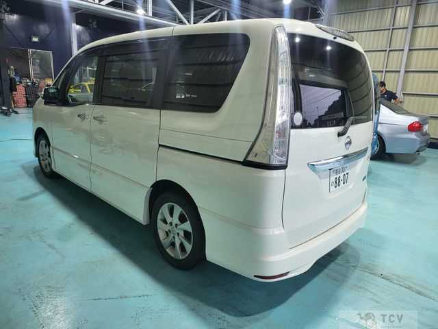 2013 Nissan Serena