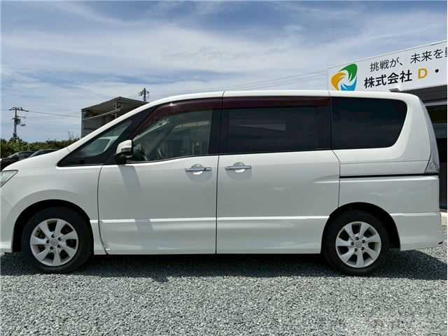 2011 Nissan Serena