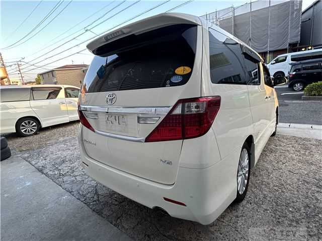2013 Toyota Alphard
