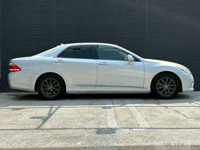 2011 Toyota Crown Royal Series