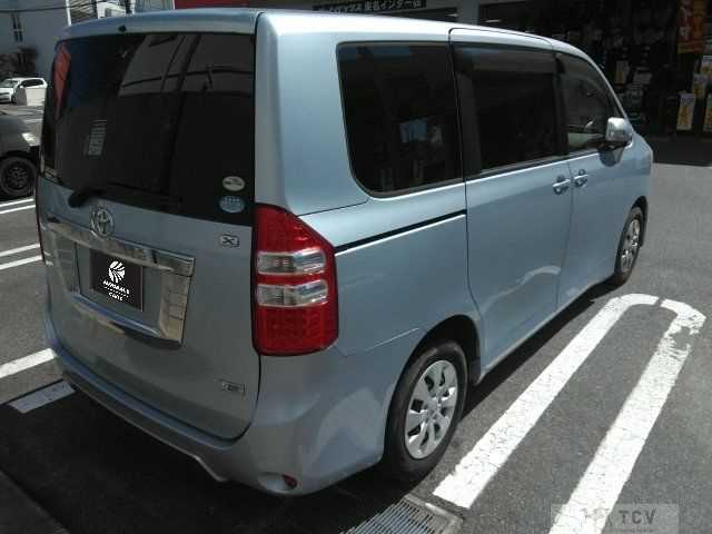 2010 Toyota Noah