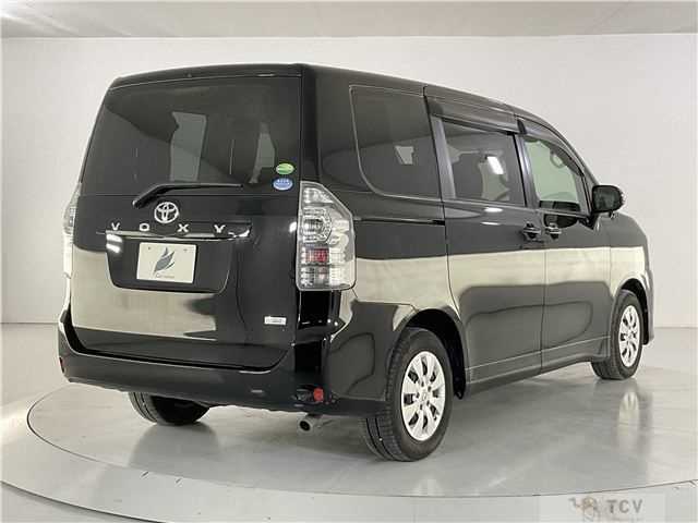 2013 Toyota Voxy