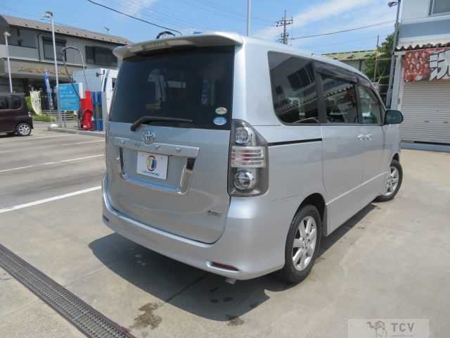 2007 Toyota Voxy