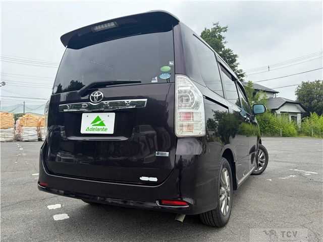 2013 Toyota Voxy