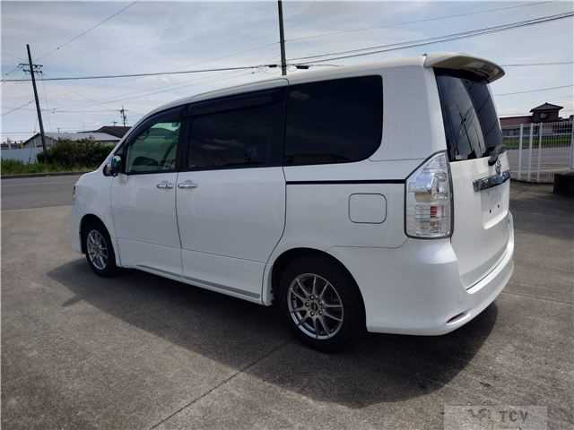 2013 Toyota Voxy