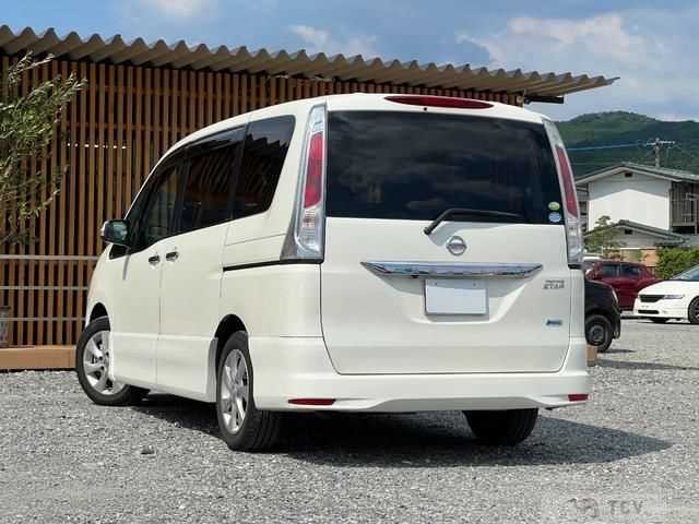 2011 Nissan Serena