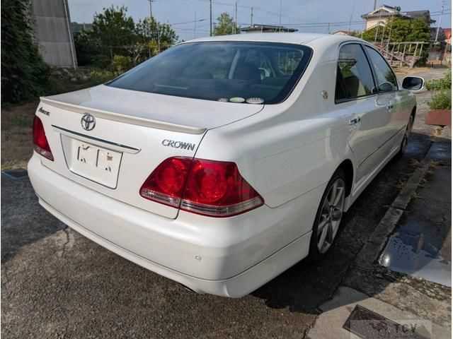 2004 Toyota Crown