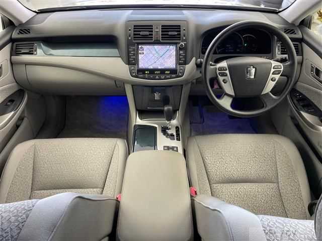 2011 Toyota Crown Royal Series