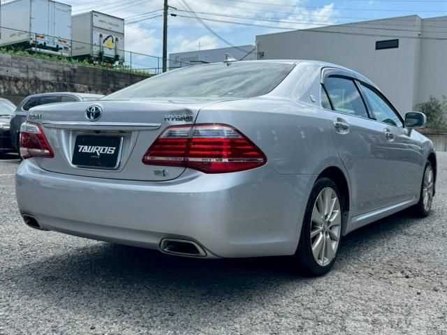 2010 Toyota Crown Hybrid