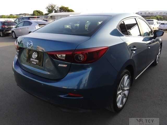 2017 Mazda Axela