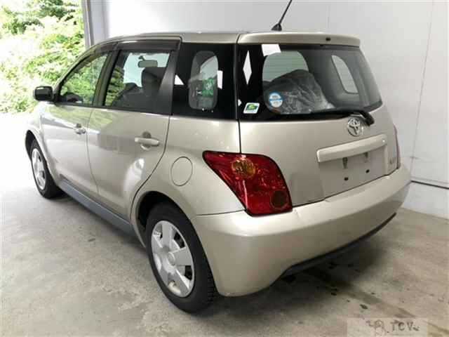 2002 Toyota IST