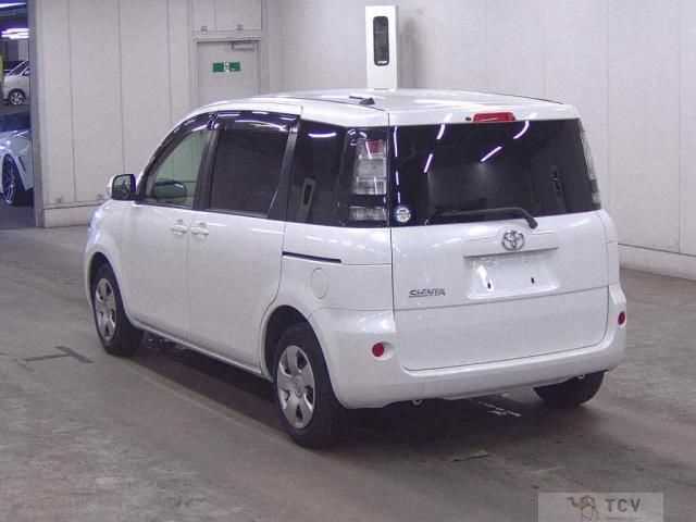 2011 Toyota Sienta