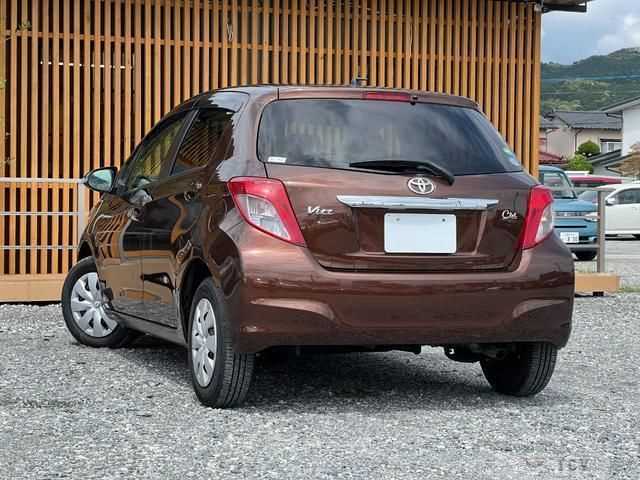 2013 Toyota Vitz