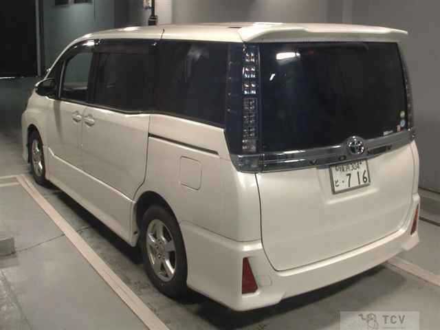 2014 Toyota Voxy