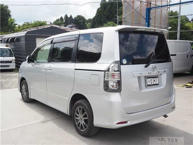 2009 Toyota Voxy