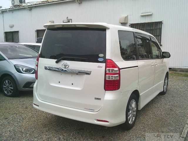 2011 Toyota Noah