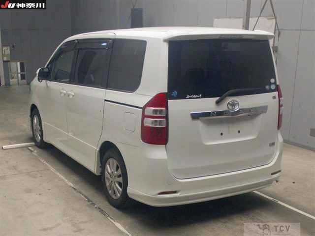 2010 Toyota Noah