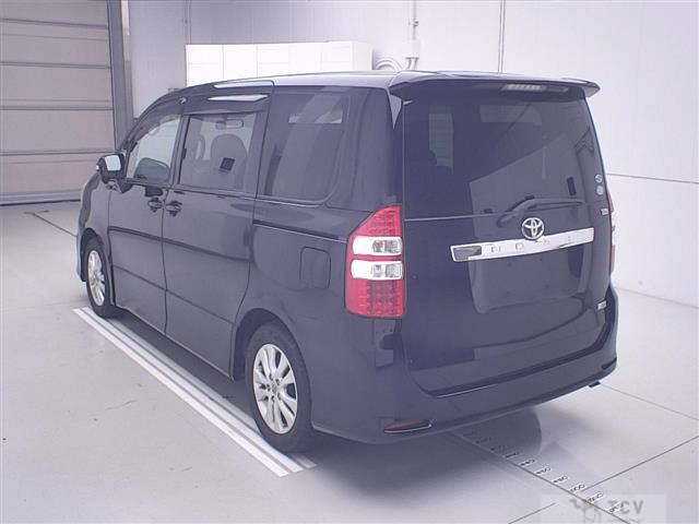 2010 Toyota Noah