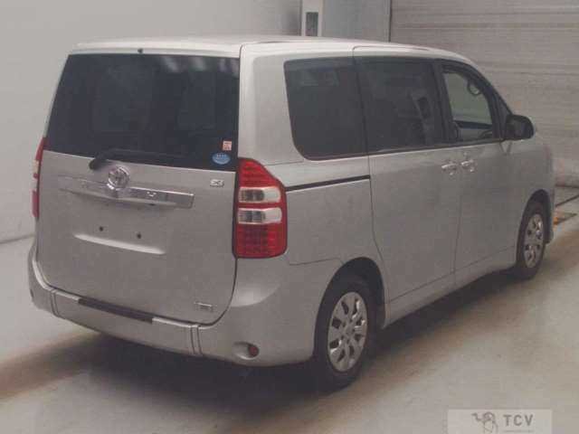 2010 Toyota Noah
