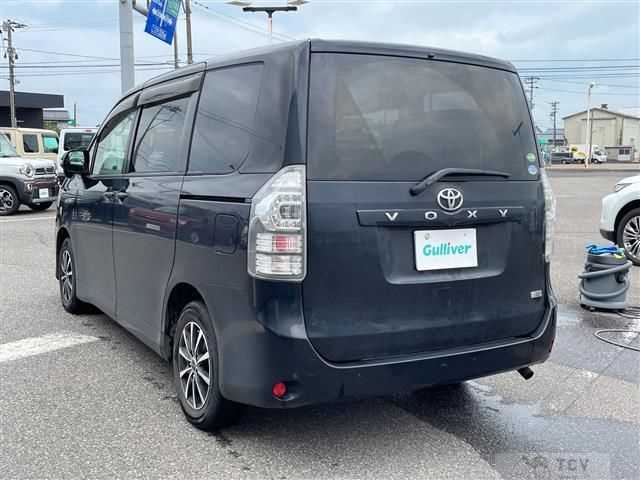 2013 Toyota Voxy
