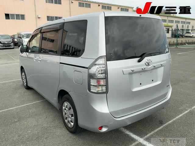 2011 Toyota Voxy