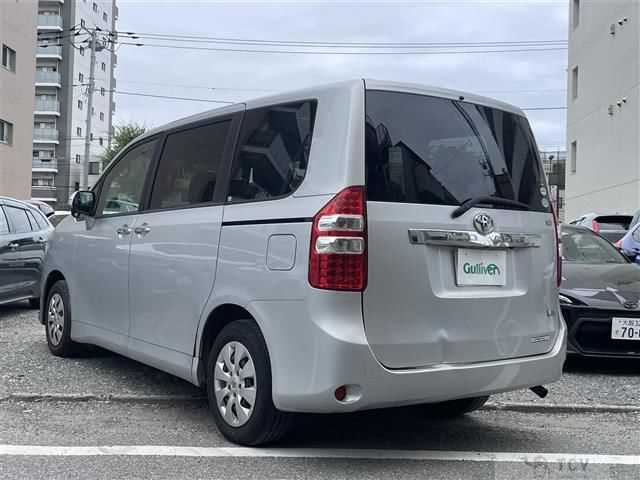 2010 Toyota Noah