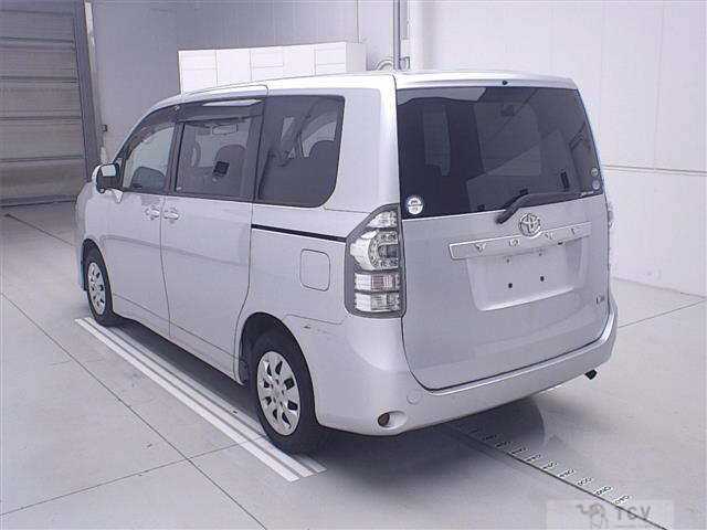 2013 Toyota Voxy