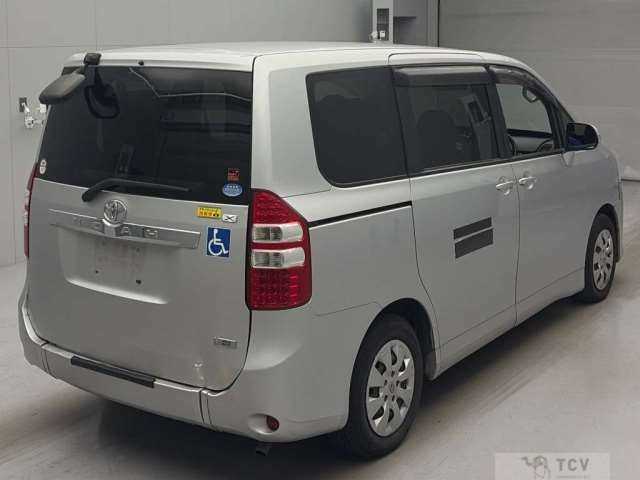 2011 Toyota Noah