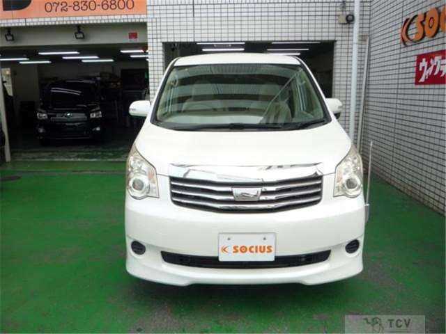 2010 Toyota Noah