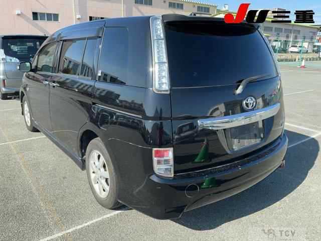 2013 Toyota Isis