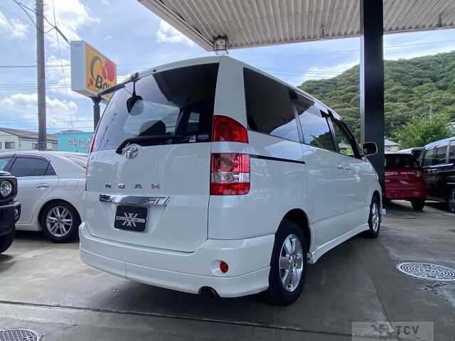 2004 Toyota Noah