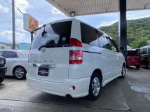2004 Toyota Noah