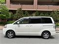 2004 Toyota Voxy