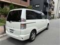2004 Toyota Voxy