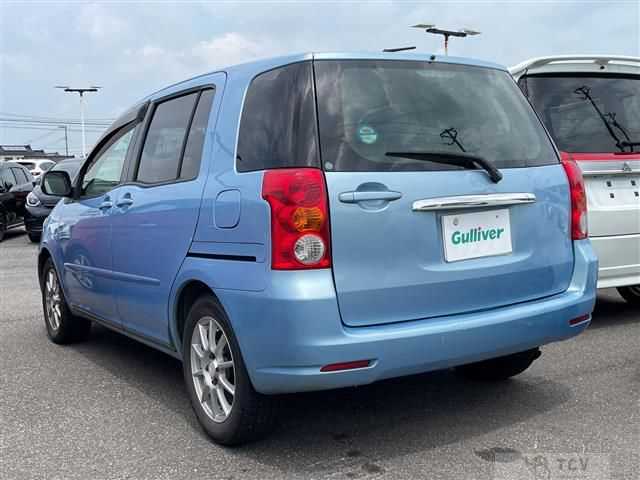 2003 Toyota Raum