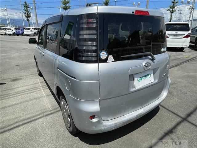 2005 Toyota Sienta