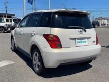 2004 Toyota IST