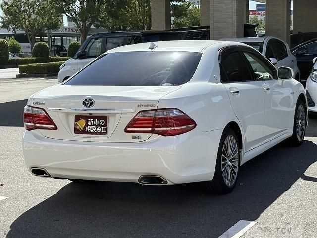 2011 Toyota Crown Hybrid