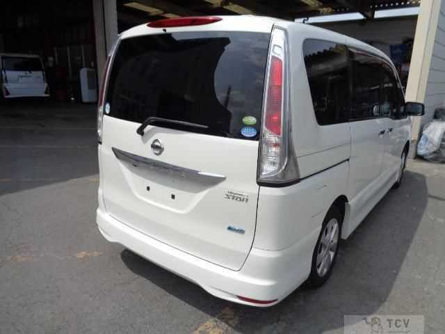 2011 Nissan Serena