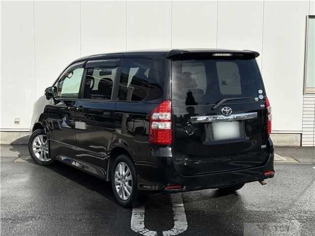 2010 Toyota Noah