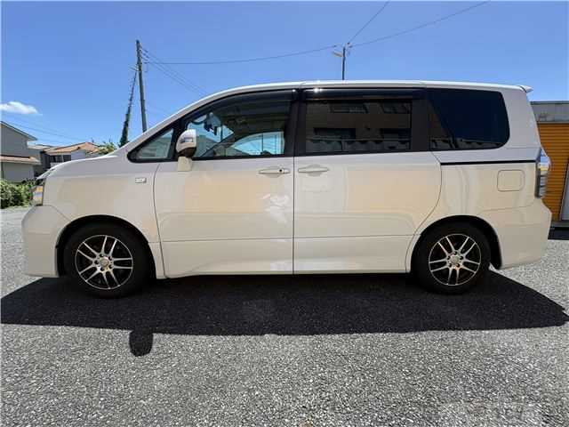 2013 Toyota Voxy