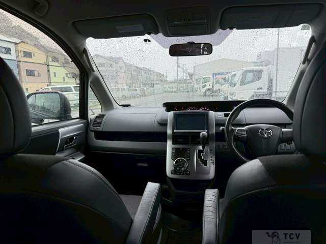 2013 Toyota Voxy