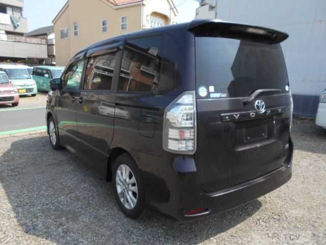 2013 Toyota Voxy