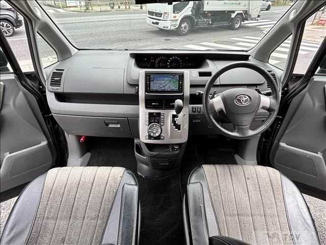 2007 Toyota Voxy