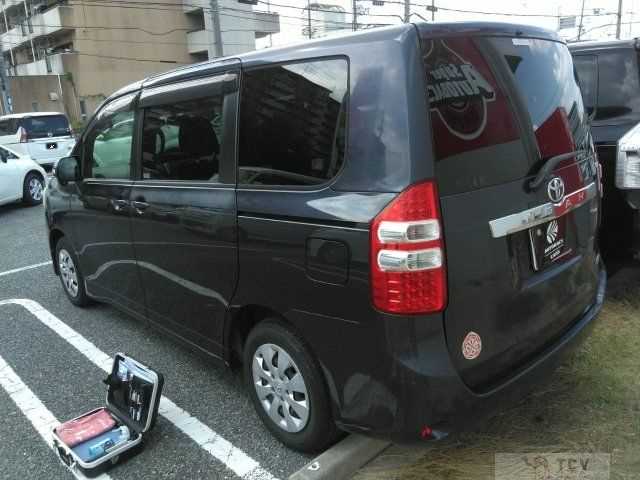2010 Toyota Noah