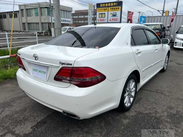 2010 Toyota Crown